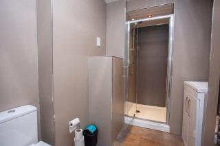 Spacious 4-Bedroom Retreat in Glasgow City - Glasgow - 3