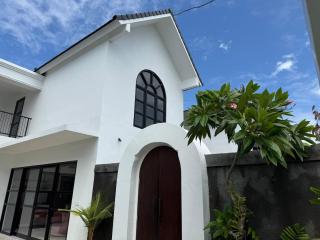 LUX 2 Bed Villa - Berawa - Canggu - 3