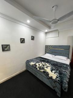 Designer 1Bed Private Apartment Free Netflix - Islamabad - 3