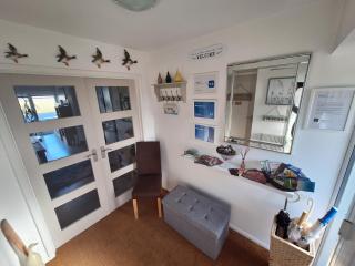 By the sea, home from home sleeps 6 - Milford on Sea - 8