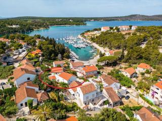 4 Bedroom Villa, Heated Pool, Bay View, Milna - Milna - 0