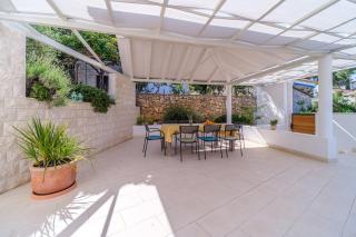 4 Bedroom Villa, Heated Pool, Bay View, Milna - Milna - 2