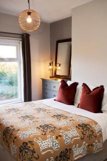 Relaxing Home with Basement Workspace & Golf Course View - Manchester - 7