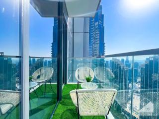 Grande Luxury 1B With Balcony & City Views - 9