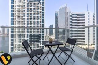 Vogue DAMAC Maison Prive Balcony & Pool with Canal View Prime Business Bay Location, Steps from Downtown & Burj Khalifa - 7