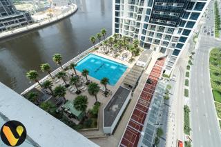 Vogue DAMAC Maison Prive Balcony & Pool with Canal View Prime Business Bay Location, Steps from Downtown & Burj Khalifa - 9