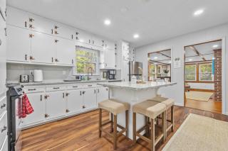 Serene Large Backyard with Patio - Decatur - 5