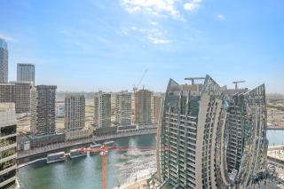 beautiful canal view 1-bedroom apartment in the heart of business bay - 3