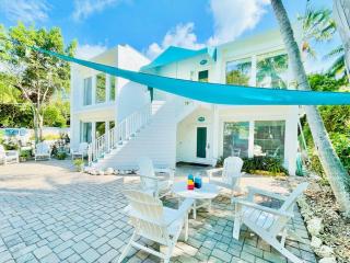 Hidden Gem Duplex in Heart of Islamorada Sleeps 8 - 8