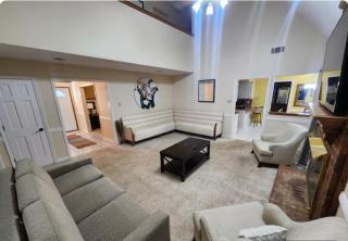 Peaceful & Elegant Sleeps 16 with Pool Near Mall - Memphis - 9