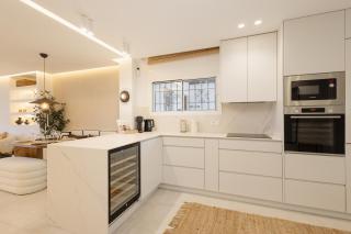 Modern first floor apartment, with private terrace garden and barbecue, in first line of Aloha Golf, in Nueva Andalucía - Marbella - 1