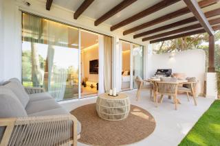 Modern first floor apartment, with private terrace garden and barbecue, in first line of Aloha Golf, in Nueva Andalucía - Marbella - 6