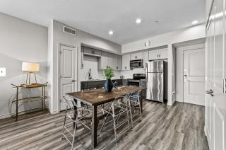 Landing at Lofts at Sylvan Thirty - 1 Bedroom in West Dallas - Dallas - 1