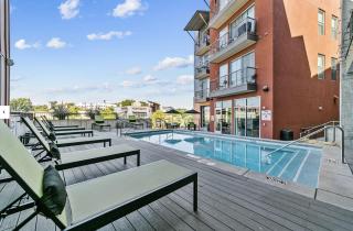 Landing at Lofts at Sylvan Thirty - 2 Bedrooms in West Dallas - Dallas - 9