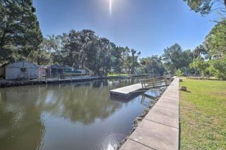 Salty Seahorse in Crystal River Canal Front - 9