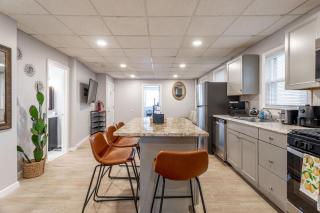 The Grand Retreat 9BR 4BA Near NYC and Airport - 5