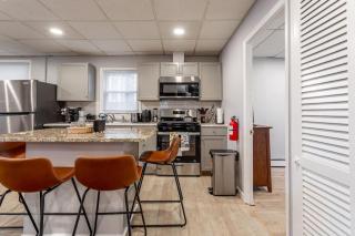 The Grand Retreat 9BR 4BA Near NYC and Airport - 1