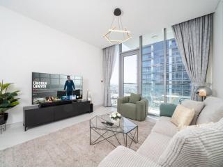 Luxury Lagoon-Side Living 1-Bed in District One - 9