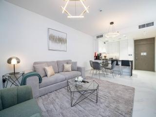 Luxury Lagoon-Side Living 1-Bed in District One - 1