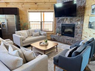 Splendid 2Cabins Sleeps 28 Pool Hot Tub More - Pigeon Forge - 3