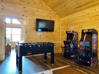Splendid 2Cabins Sleeps 28 Pool Hot Tub More - 5