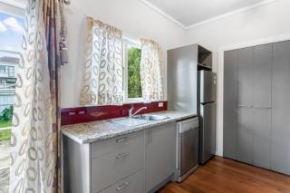 The Croft 4 BR Bungalow with Air-Con and Parking - Auckland - 3