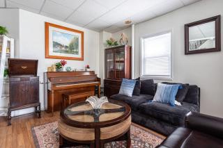 Deluxe 4BR 2BA Apartment Near NYC and Airport - 2