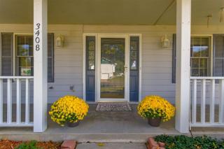 South Side Escape Sleeps 8 - 6