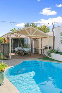 Spacious family home, pool, epic backyard - Perth - 8