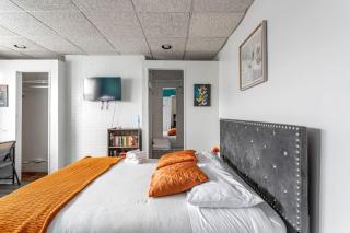 Spacious 4BR 1BA Duplex Apartment Near NYC - 8