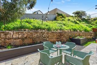 Bright and Stylish by the Sea - Perth - 5