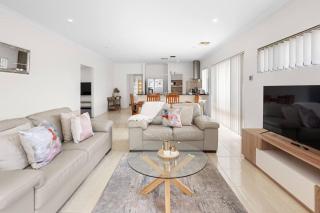Modern and Spacious in Alkimos - Alkimos - 3