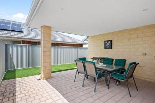 Modern and Spacious in Alkimos - Alkimos - 2