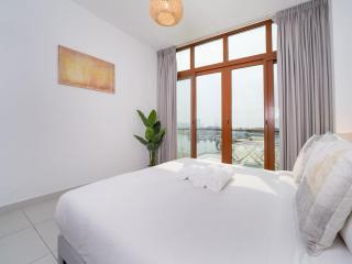 Chic Waterfront Studio in Palm Views West - 5