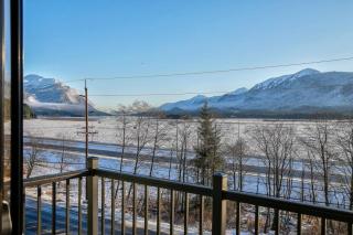 Cozy Retreat With Breath Taking Views 303 - 0