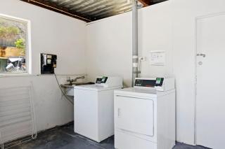 Cosy 2BR in Scarborough with Pool - 8