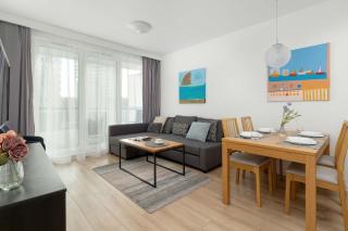 Bright Apartment Obrońców Wybrzeża with Parking by Noclegi Renters - Danzig - 9