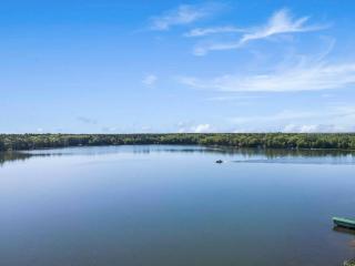 Bayview Resort Waters Edge Cabin 2 - 6