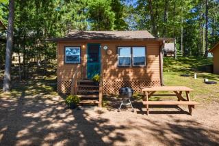 Whispering Waters Bayview Resort Cabin 4 - Saint Germain - 7