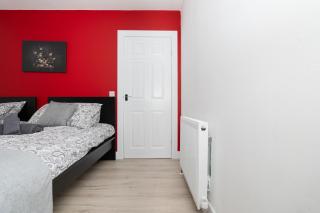 4 Bedrooms-2Bath-Free Parking - 2