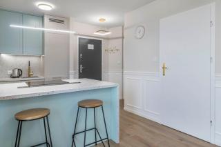 Nowoczesny apartament z balkonem i widokiem na miasto - 1