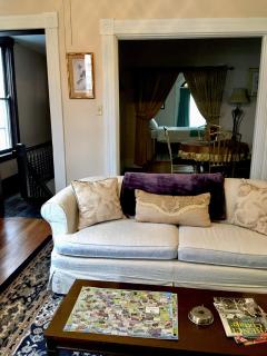 Historic Upstairs Apartment - Bellevue - 3