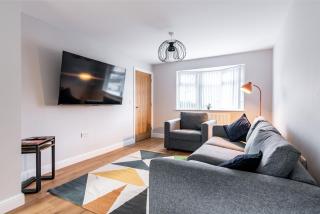 3-Bed House - Ideal for Contractors and Families - Nottingham - 8