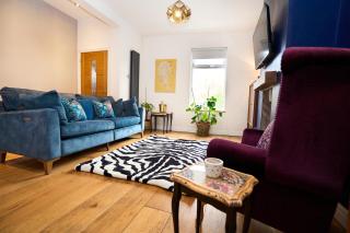 Relaxing Home with Basement Workspace & Golf Course View - Manchester - 3