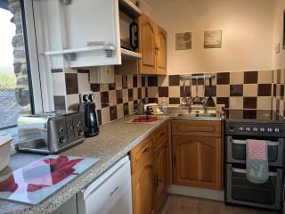 Hop Loft-Barn Conversion, with access to Pool & Hot Tub-at Fox Valley Cottages - 5