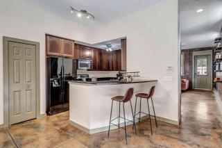 Modern Industrial Townhouses - Jacksonville - 6