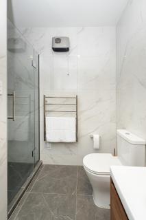 The Summit, A Luxurious Lakeview Stay - 3