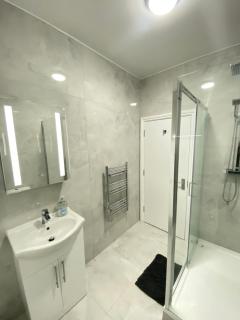 Balcony Sky- View London Apartment - Beckenham - 7