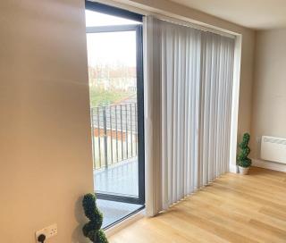 Balcony Sky- View London Apartment - Beckenham - 9