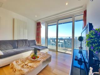 Modern Flat with Scenic Views - Pass the Keys - London - 0
